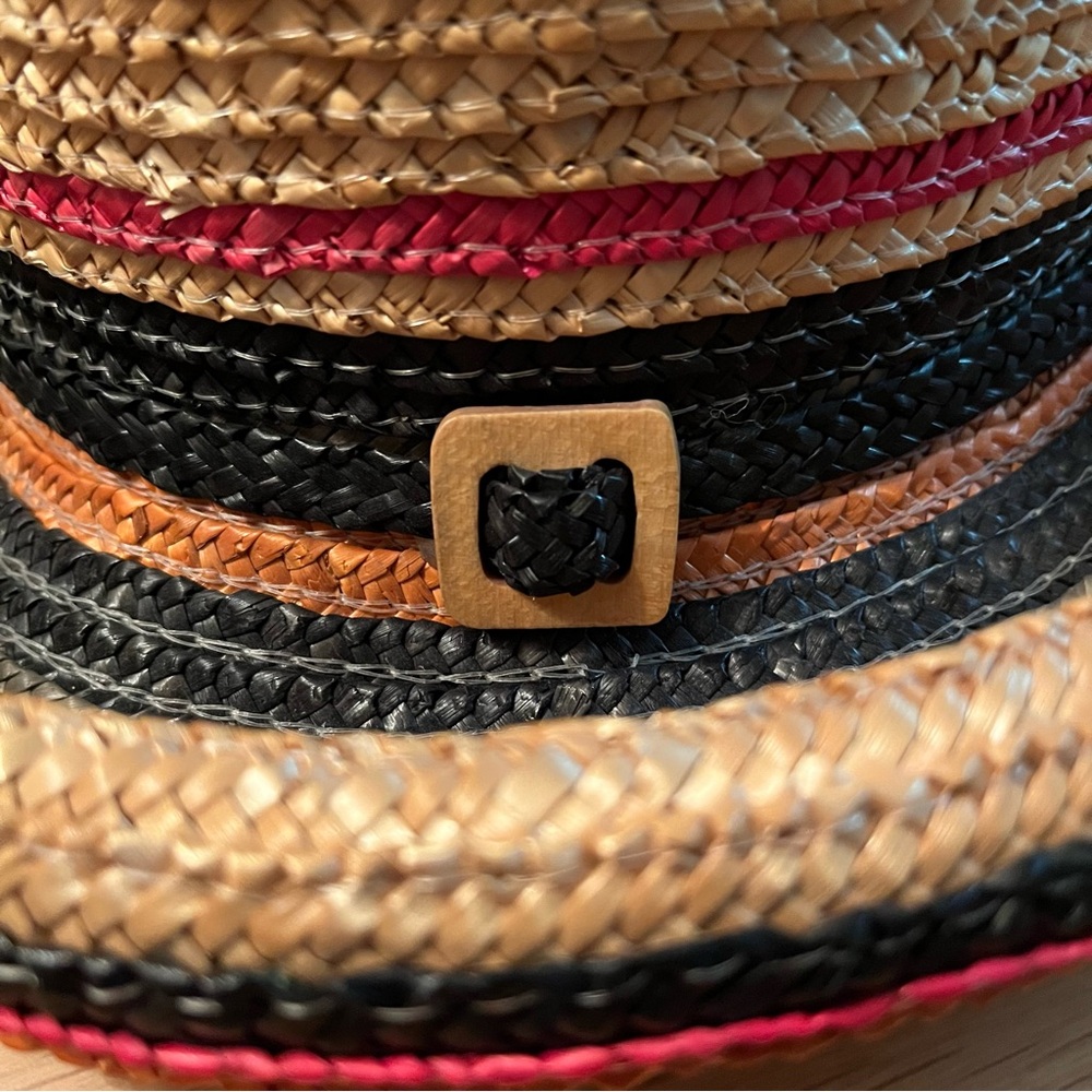 Multicolored straw bowler hat with rolled brim. - Picture 3 of 6